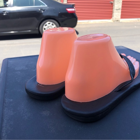 Flojos Women’s Black Flip Flop Sandals Size 10 - Picture 6 of 9